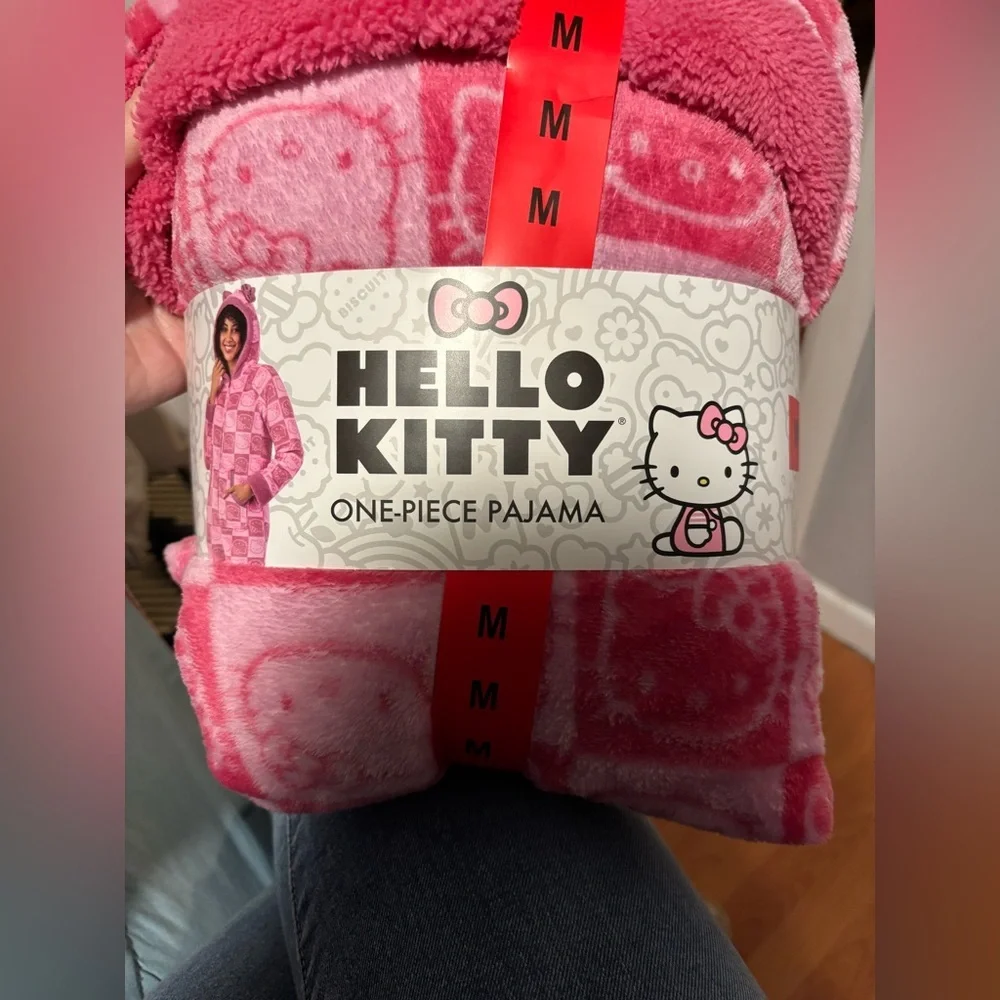 Hello Kitty Pink Patterned Women's Pajama Set Size M NWT - Picture 5 of 7